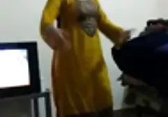 لوسیا دانش آموز خود سکس برادر خواهر واقعی را دانی در حالی که همسرش را مکش می کند ، گرفتار می کند