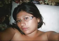 سکسی Nerd پوز او را تا زمانی که او سگس خواهر برادر squirts