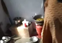 اینگونه است که میسون مور مردان خود را اغوا سکس زوری خواهر برادر می کند